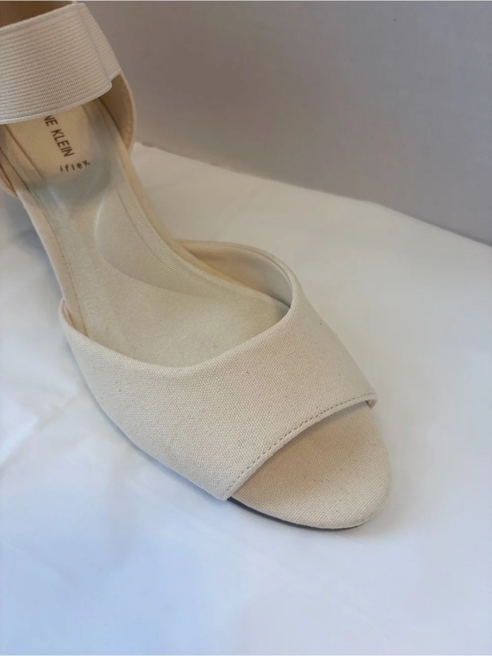 Anne Klein iFlex Tatiana Women's Cream Wedge Sandal 7.5